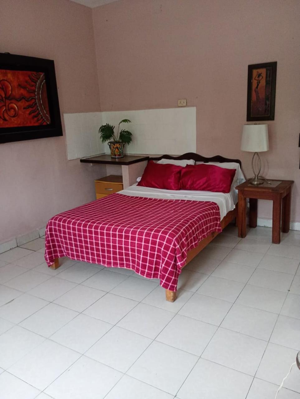 En Planta Alta A Pie De Avenida Apartamento